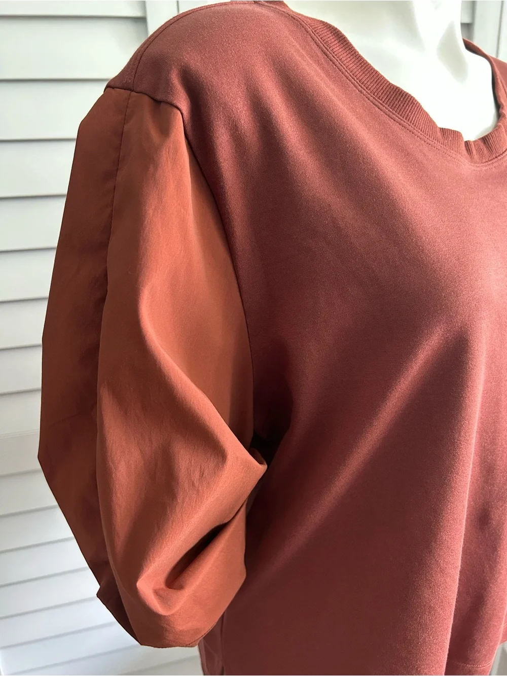 Athleta | Harlow hybrid puff sleeve shirt in ancient mahogany